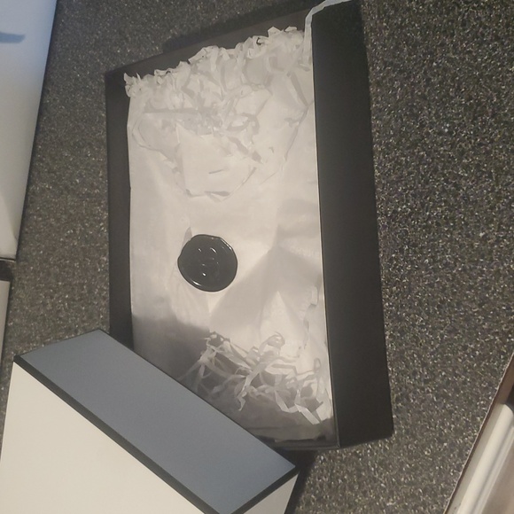 Chanel White Gift Boxes - Picture 4 of 14